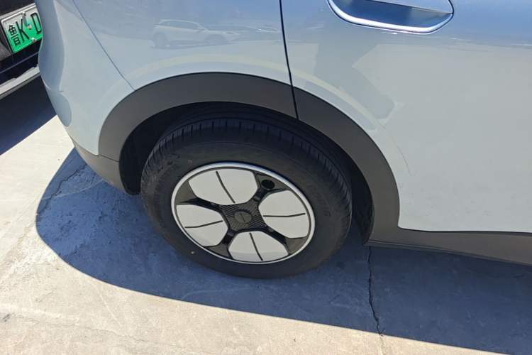 Used Geely Galaxy Geome 2025 310km Youth Edition Right Rear Wheel Hub