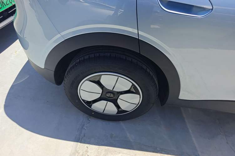 Used Geely Galaxy Geome 2025 310km Youth Edition Right Rear Wheel Hub