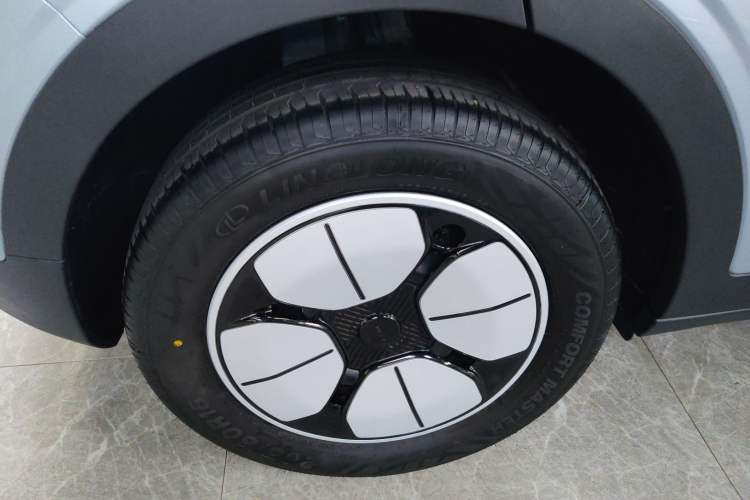 Used Geely Galaxy Geome 2025 310km Youth Edition Right Rear Wheel Hub