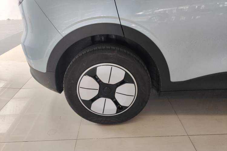 Used Geely Galaxy Geome 2025 410 km Free Version Right Rear Wheel Hub