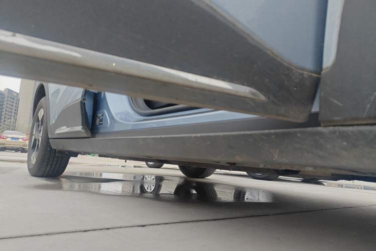 Used Geely Galaxy Geome 2025 UP 410km Exploration Edition Right Side Sill