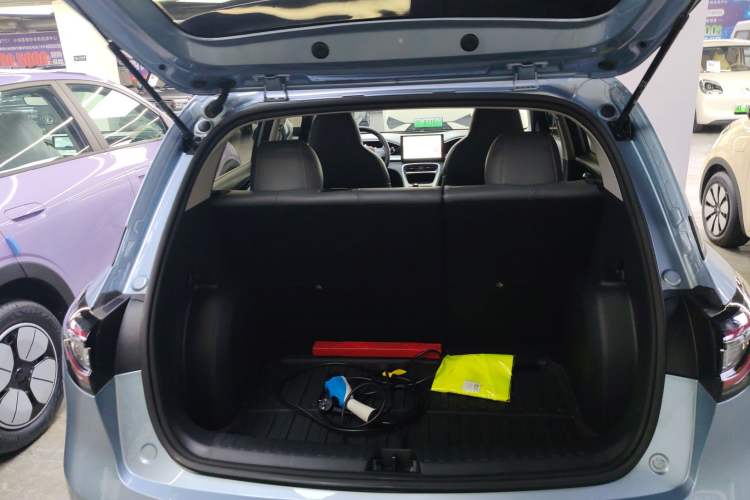 Used Geely Galaxy Geome 2025 310km Youth Edition Trunk