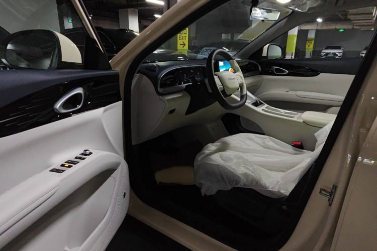 Used Geely Galaxy Geome 2025 310km Youth Edition Interior 2