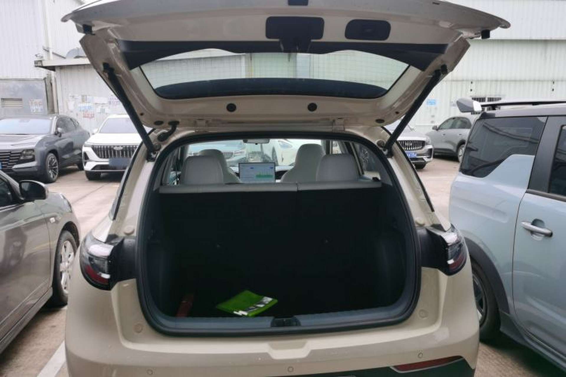 Used Geely Galaxy Geome 2025 UP 410km Exploration+ Edition Trunk