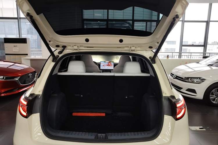 Used Geely Galaxy Geome 2025 UP 410km Exploration Edition Trunk