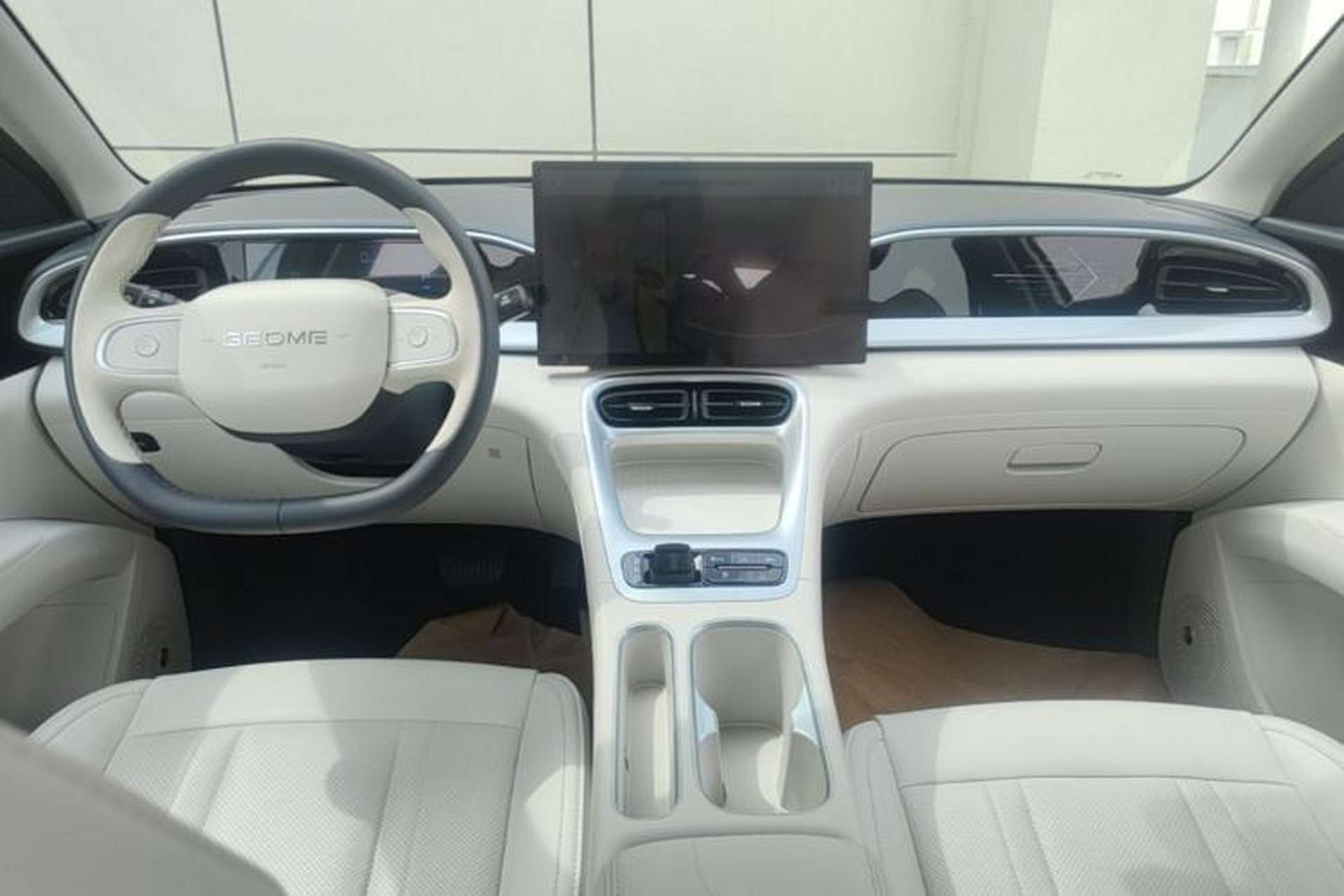 Used Geely Galaxy Geome 2025 UP 410km Exploration Edition Center Console