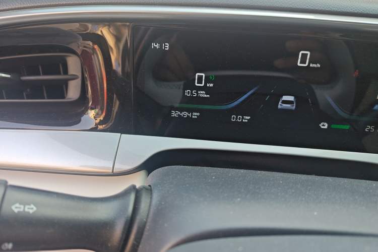 Used Geely Galaxy Geome 2025 UP 410km Exploration Edition Odometer Close Up