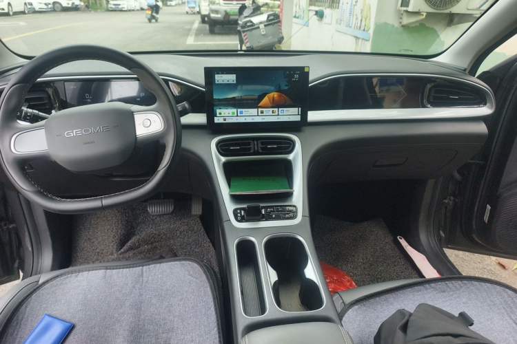 Used Geely Galaxy Geome 2025 310km Youth Edition Center Console