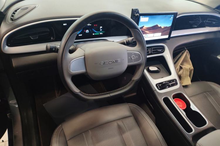 Used Geely Galaxy Geome 2025 410 km Free Version Center Console