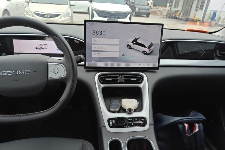 Used Geely Galaxy Geome 2025 UP 410km Exploration Edition Center Console