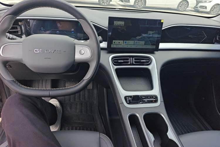 Used Geely Galaxy Geome 2025 310km Youth Edition Center Console