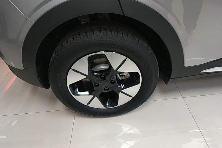 Used Geely Galaxy Geome 2025 UP 410km Exploration Edition Exterior 5
