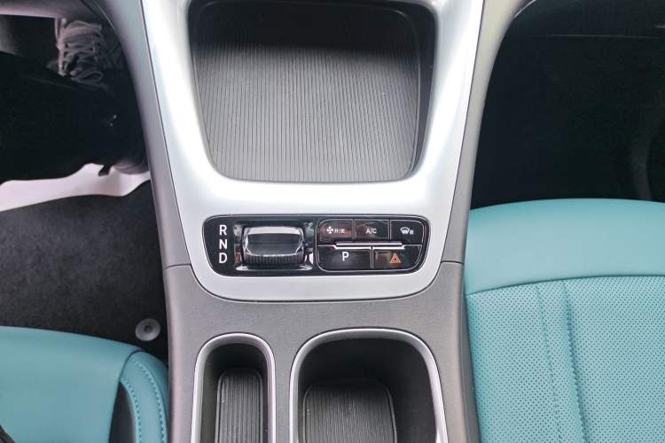 Used Geely Galaxy Geome 2025 UP 410km Exploration Edition Gear Lever