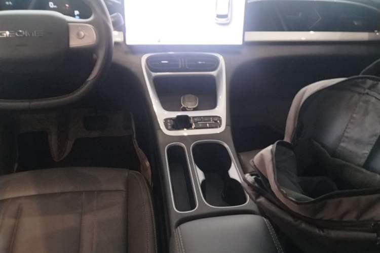 Used Geely Galaxy Geome 2025 UP 410km Exploration Edition Gear Lever