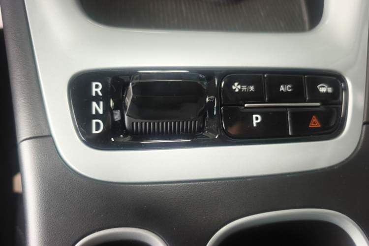 Used Geely Galaxy Geome 2025 410 km Free Version Gear Lever
