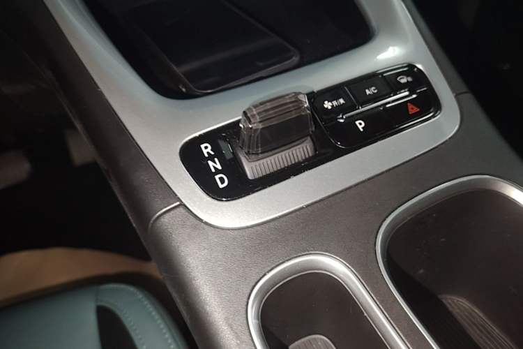 Used Geely Galaxy Geome 2025 UP 410km Exploration Edition Gear Lever