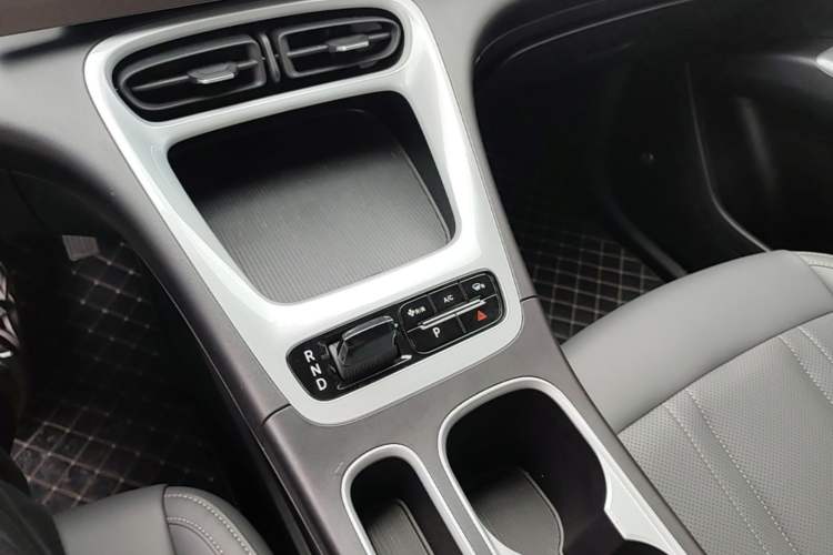 Used Geely Galaxy Geome 2025 UP 410km Exploration Edition Gear Lever