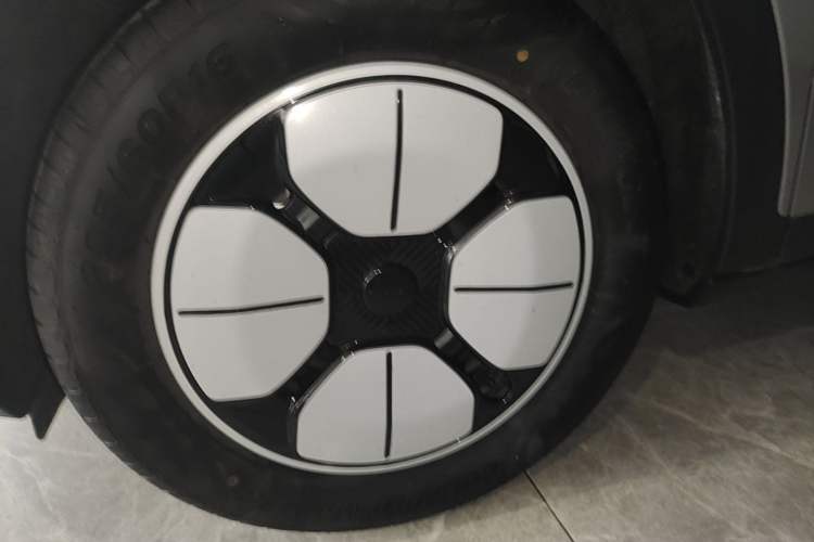 Used Geely Galaxy Geome 2025 310km Dream Edition Left Front Wheel Hub