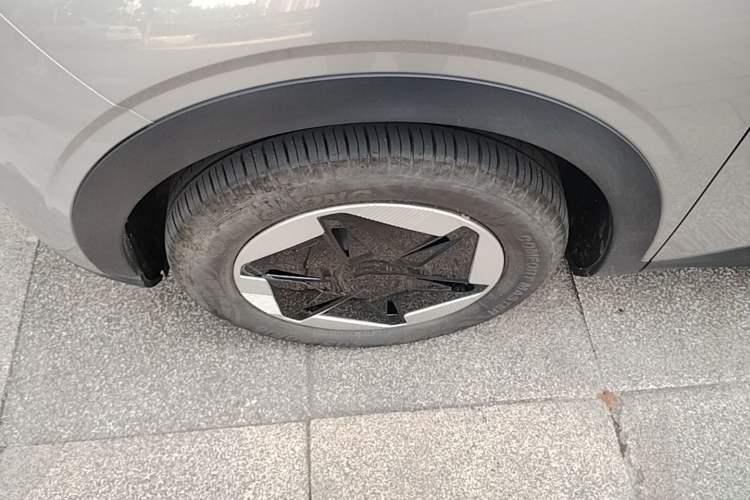 Used Geely Galaxy Geome 2025 310km Youth Edition Left Front Wheel Hub