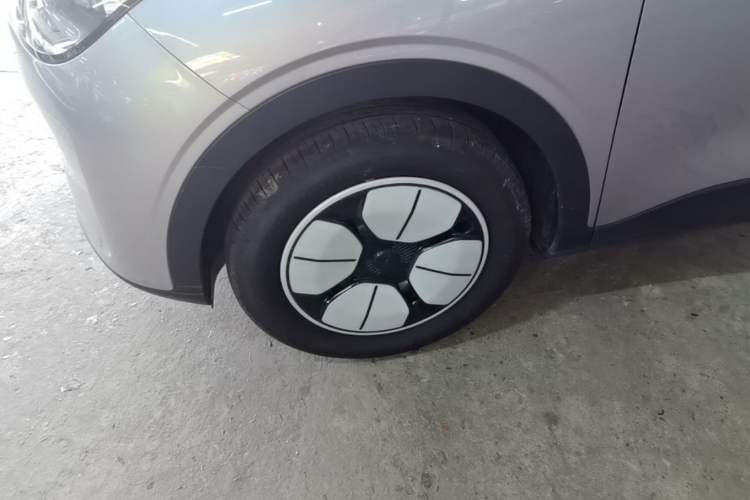 Used Geely Galaxy Geome 2025 310km Youth Edition Left Front Wheel Hub