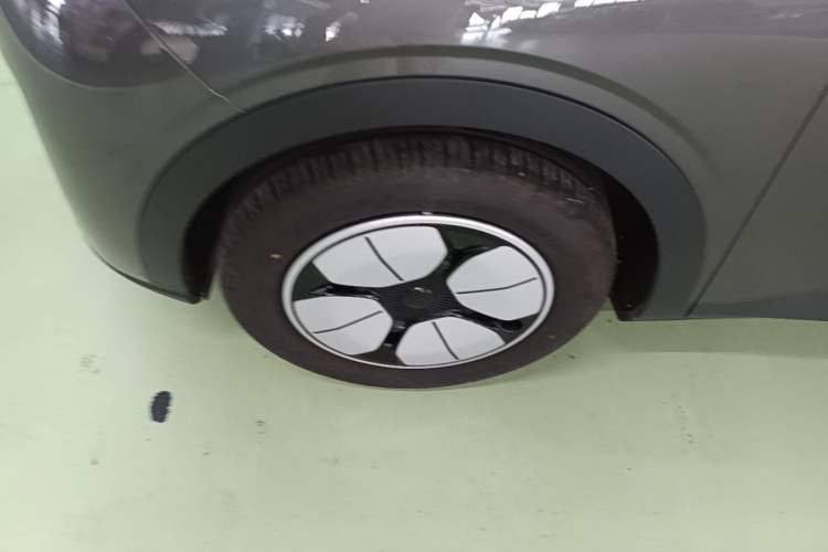 Used Geely Galaxy Geome 2025 310km Youth Edition Left Front Wheel Hub