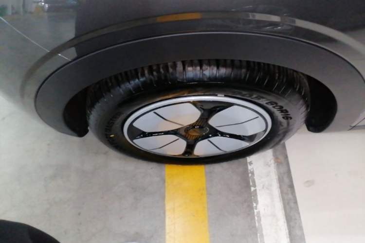 Used Geely Galaxy Geome 2025 310km Youth Edition Left Front Wheel Hub