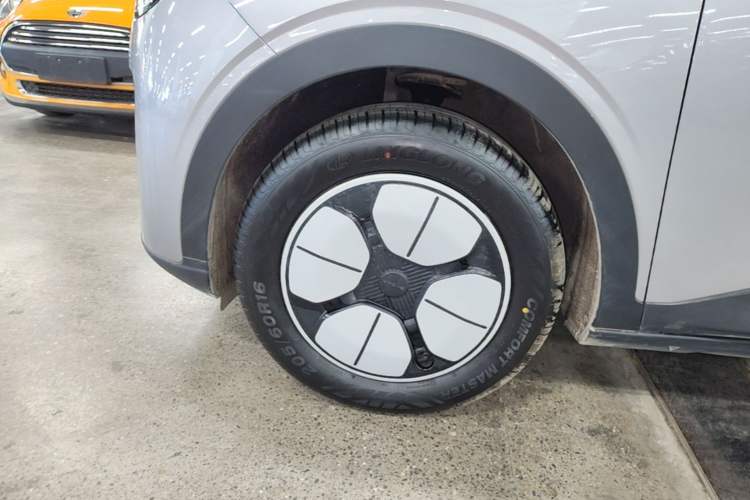 Used Geely Galaxy Geome 2025 310km Youth Edition Left Front Wheel Hub