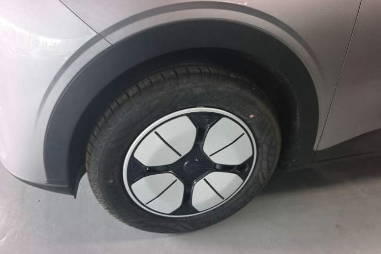 Used Geely Galaxy Geome 2025 310km Youth Edition Left Front Wheel Hub