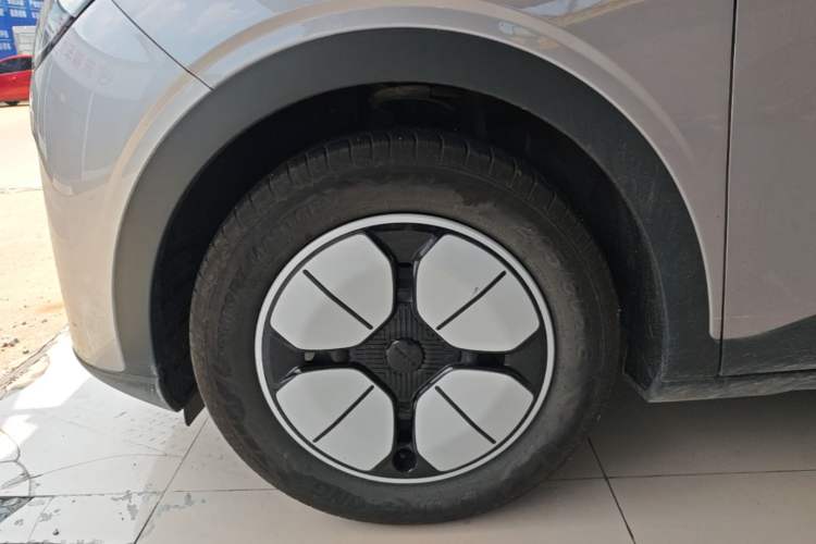 Used Geely Galaxy Geome 2025 310km Youth Edition Left Front Wheel Hub