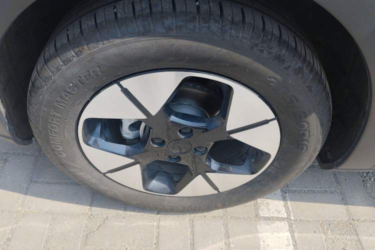 Used Geely Galaxy Geome 2025 310km Dream Edition Left Front Wheel Hub