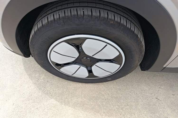Used Geely Galaxy Geome 2025 310km Youth Edition Left Front Wheel Hub
