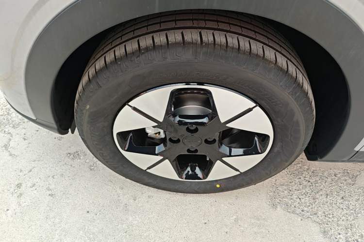Used Geely Galaxy Geome 2025 410 km Free Version Left Front Wheel Hub