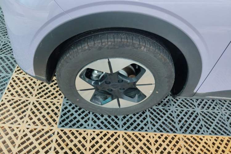 Used Geely Galaxy Geome 2025 UP 410km Exploration Edition Left Front Wheel Hub