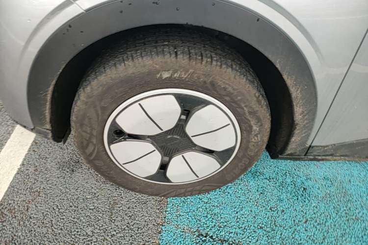 Used Geely Galaxy Geome 2025 310km Youth Edition Left Front Wheel Hub