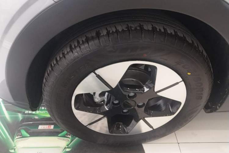 Used Geely Galaxy Geome 2025 UP 410km Exploration Edition Left Front Wheel Hub