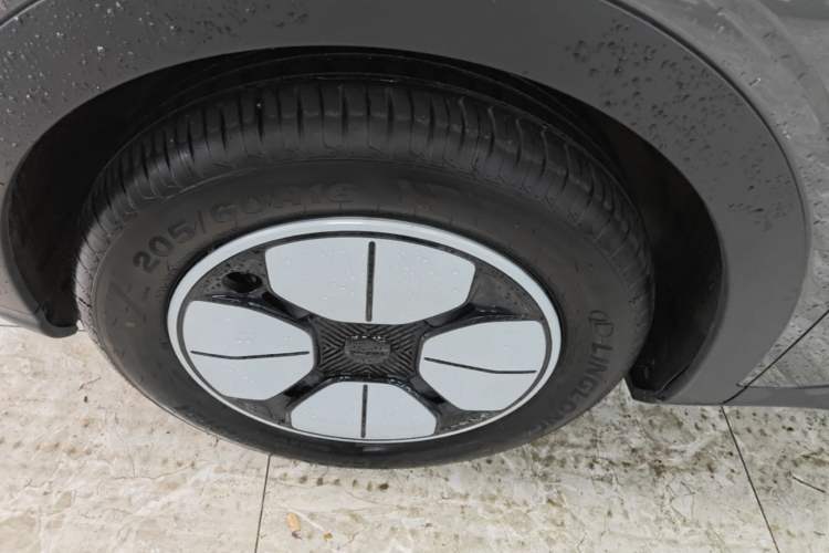 Used Geely Galaxy Geome 2025 310km Youth Edition Left Front Wheel Hub