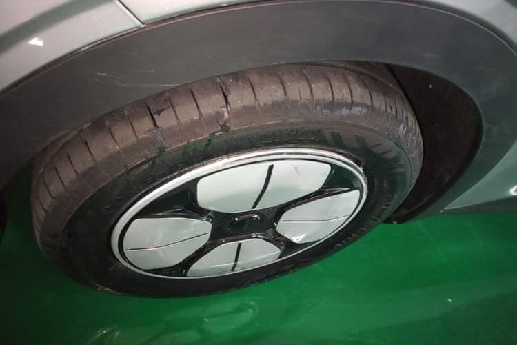 Used Geely Galaxy Geome 2025 310km Youth Edition Left Front Wheel Hub