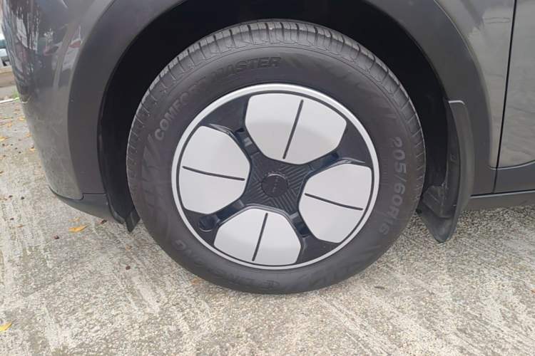 Used Geely Galaxy Geome 2025 310km Youth Edition Left Front Wheel Hub