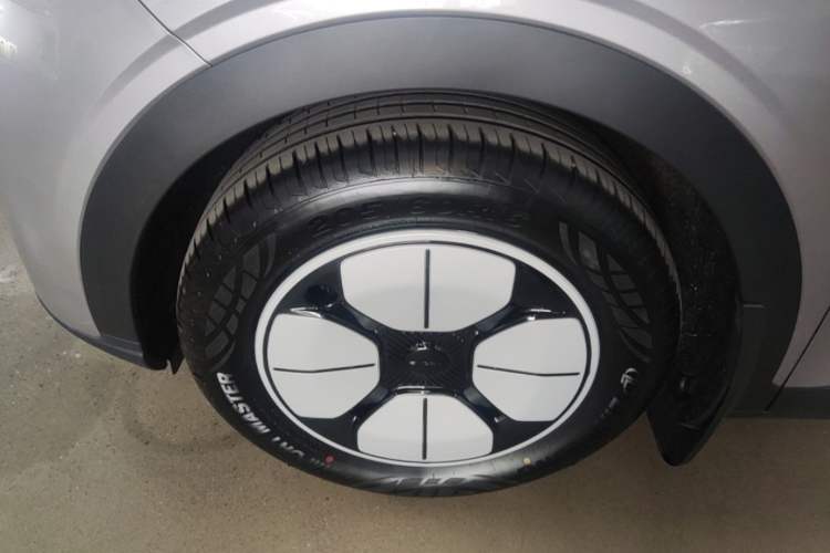 Used Geely Galaxy Geome 2025 310km Youth Edition Left Front Wheel Hub