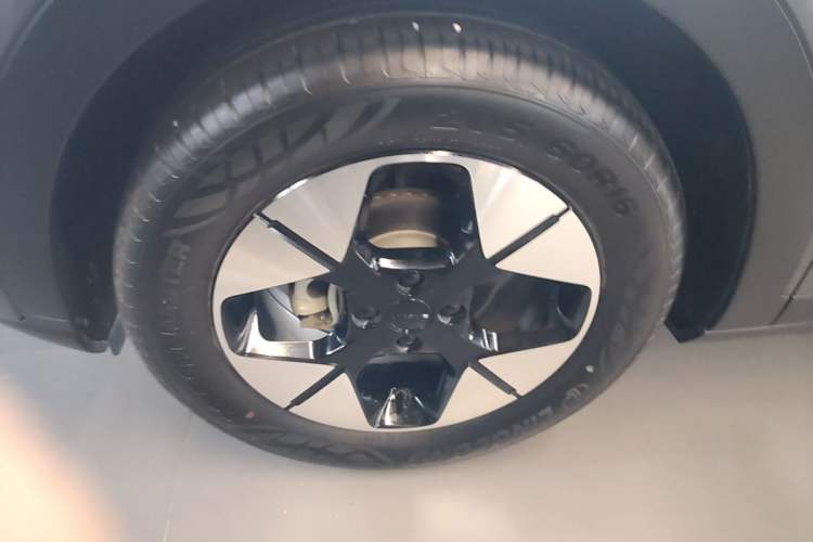 Used Geely Galaxy Geome 2025 310km Dream Edition Left Front Wheel Hub