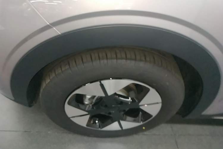 Used Geely Galaxy Geome 2025 310km Dream Edition Left Front Wheel Hub