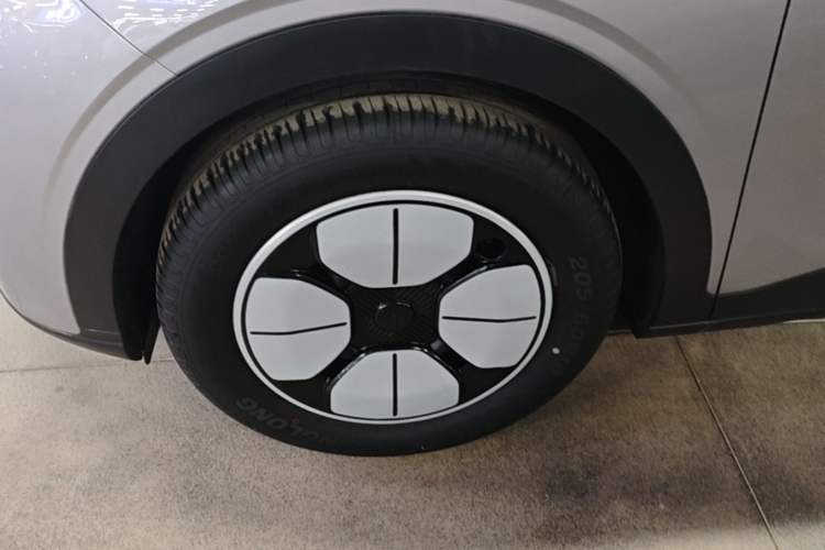 Used Geely Galaxy Geome 2025 310km Youth Edition Left Front Wheel Hub
