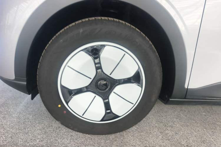 Used Geely Galaxy Geome 2025 410 km Free Version Left Front Wheel Hub