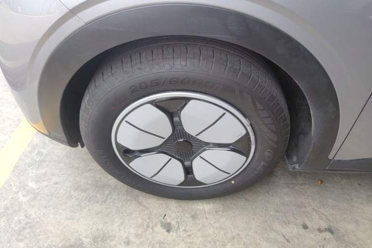Used Geely Galaxy Geome 2025 310km Youth Edition Left Front Wheel Hub
