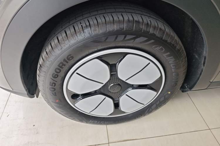 Used Geely Galaxy Geome 2025 310km Youth Edition Left Front Wheel Hub