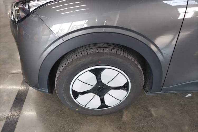 Used Geely Galaxy Geome 2025 310km Youth Edition Left Front Wheel Hub