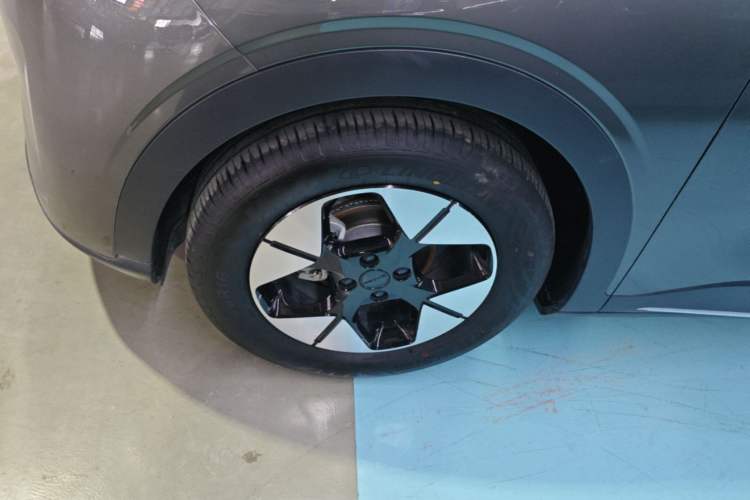 Used Geely Galaxy Geome 2025 UP 410km Exploration Edition Left Front Wheel Hub