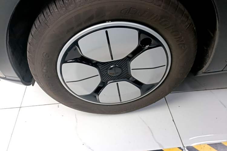 Used Geely Galaxy Geome 2025 310km Youth Edition Left Front Wheel Hub