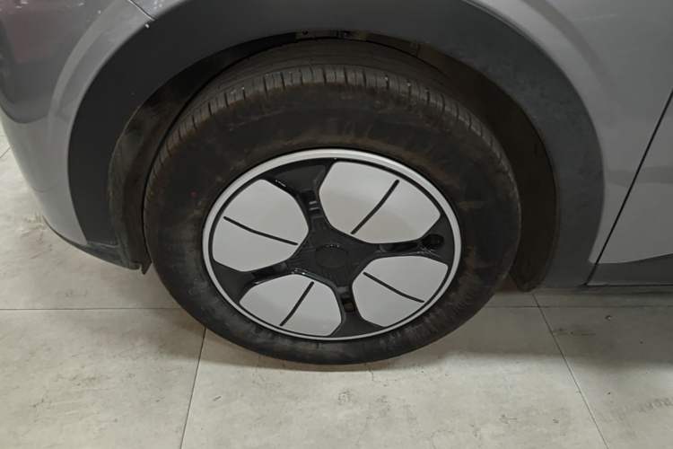 Used Geely Galaxy Geome 2025 310km Youth Edition Left Front Wheel Hub