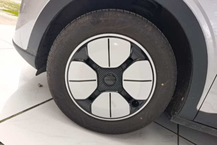 Used Geely Galaxy Geome 2025 310km Youth Edition Left Front Wheel Hub